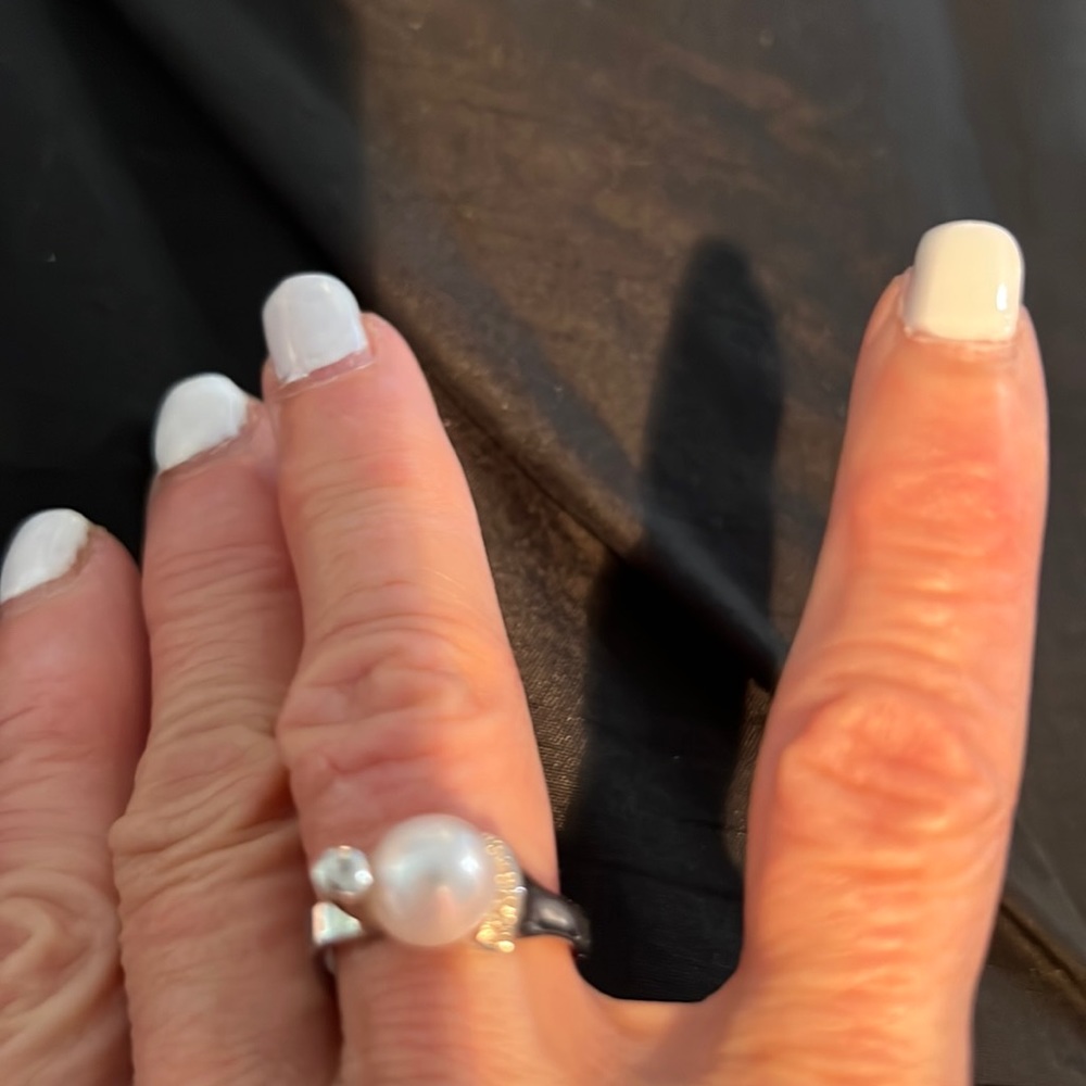 Pearl and diamond ring
